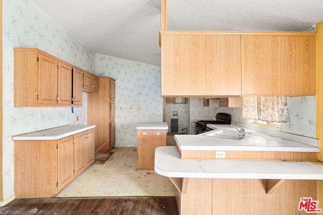 6425 Smoke Tree Road, Phelan, CA 92371