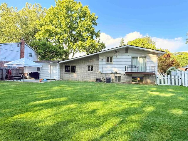 25154 S Magdalena Street, Harrison Twp, MI 48045