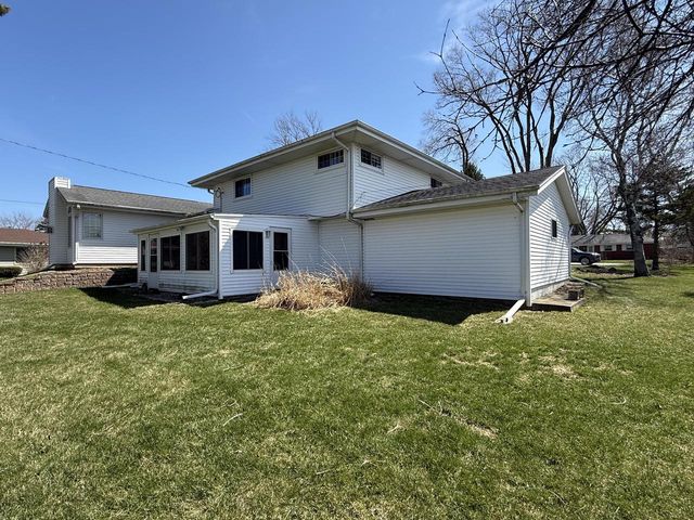 21970 Mac Gregor DRIVE, New Berlin, WI 53146