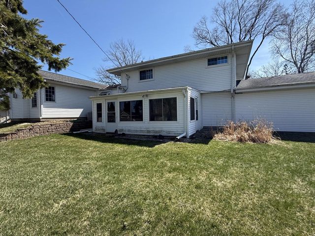 21970 Mac Gregor DRIVE, New Berlin, WI 53146