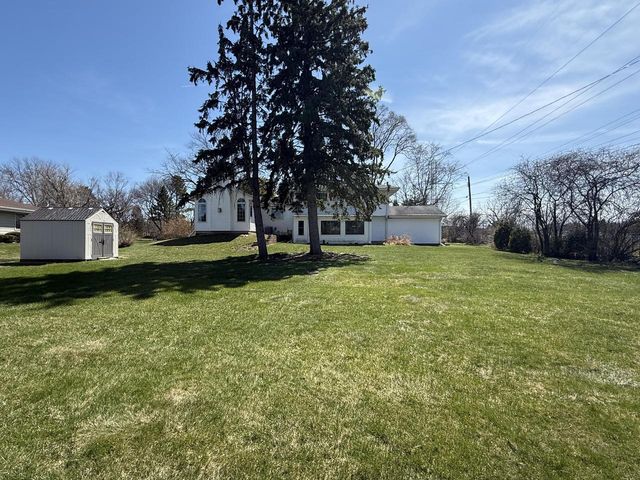 21970 Mac Gregor DRIVE, New Berlin, WI 53146