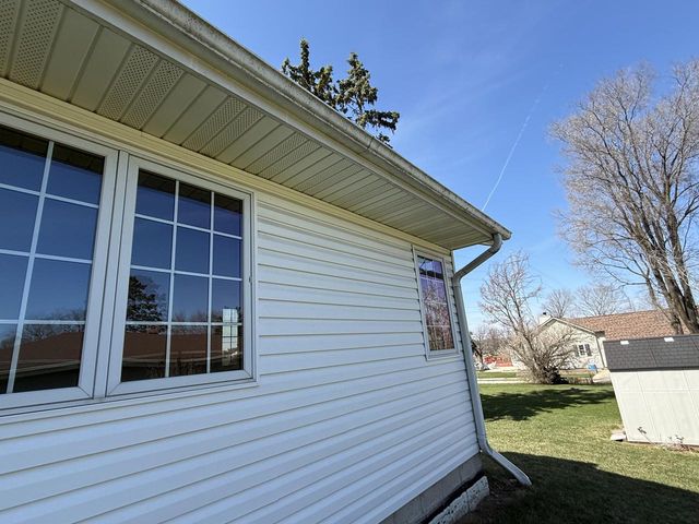 21970 Mac Gregor DRIVE, New Berlin, WI 53146