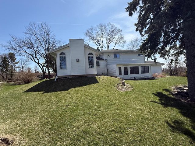 21970 Mac Gregor DRIVE, New Berlin, WI 53146
