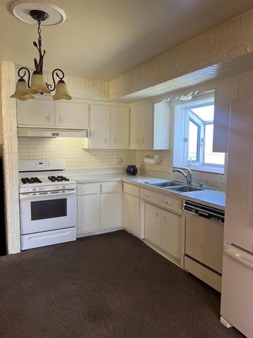 21970 Mac Gregor DRIVE, New Berlin, WI 53146