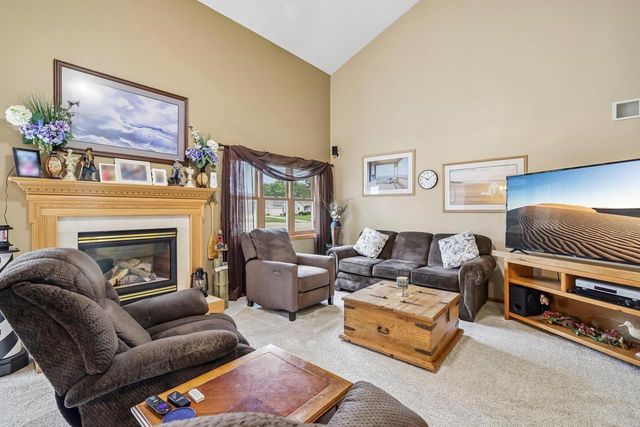 304 N Atwood Lane, Deerfield, WI 53531