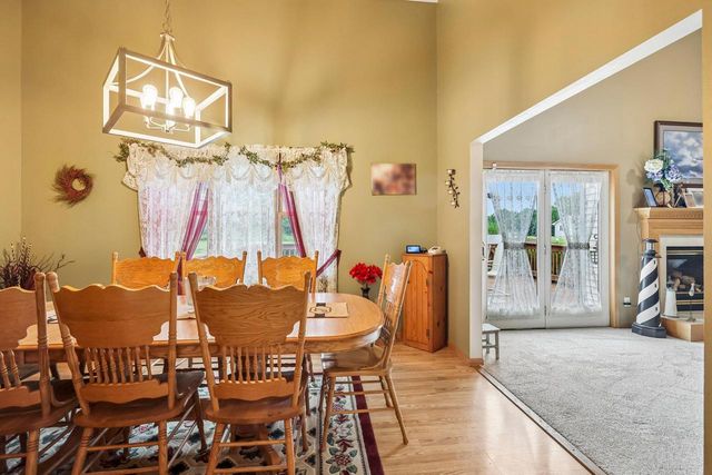304 N Atwood Lane, Deerfield, WI 53531