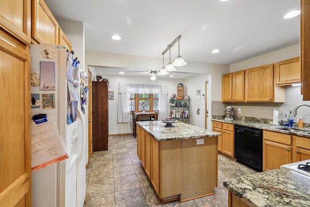 304 N Atwood Lane, Deerfield, WI 53531