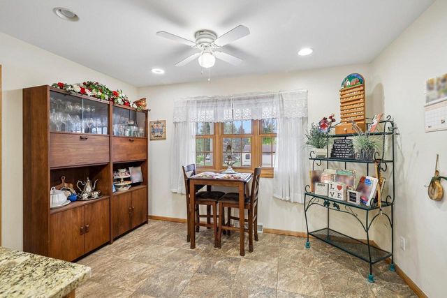 304 N Atwood Lane, Deerfield, WI 53531