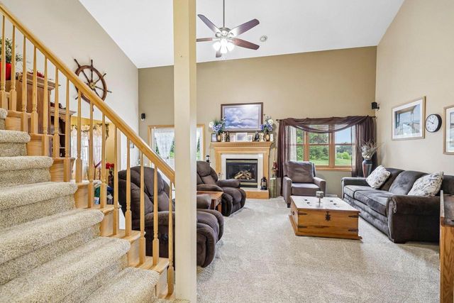 304 N Atwood Lane, Deerfield, WI 53531