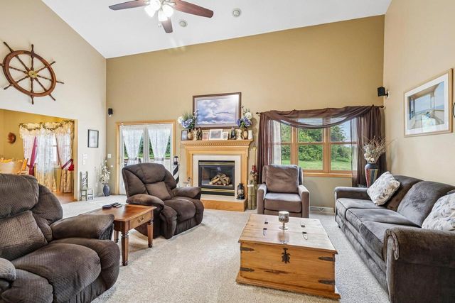 304 N Atwood Lane, Deerfield, WI 53531