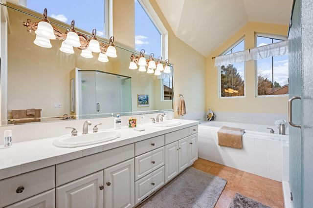 62029 Fall Creek Loop, Bend, OR 97702