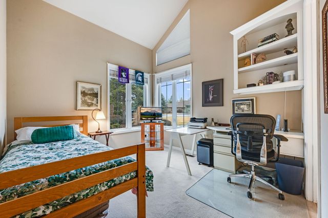 62029 Fall Creek Loop, Bend, OR 97702