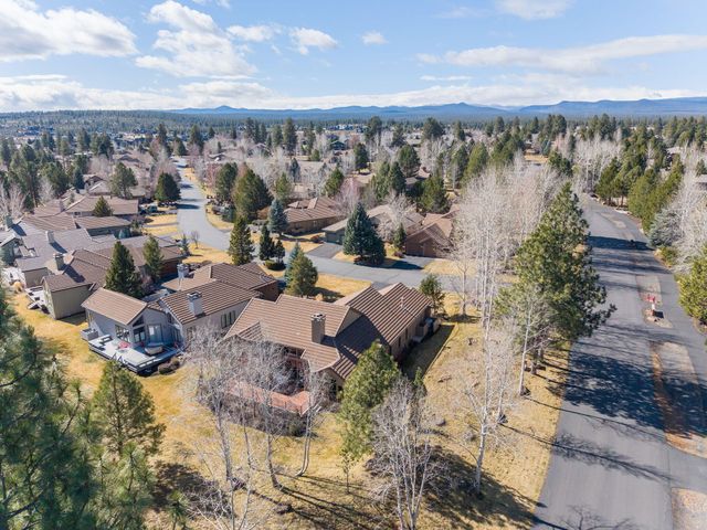 62029 Fall Creek Loop, Bend, OR 97702