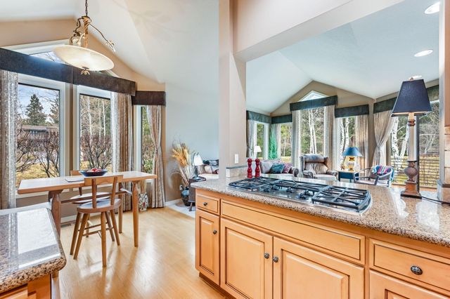 62029 Fall Creek Loop, Bend, OR 97702