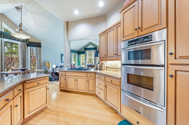 62029 Fall Creek Loop, Bend, OR 97702