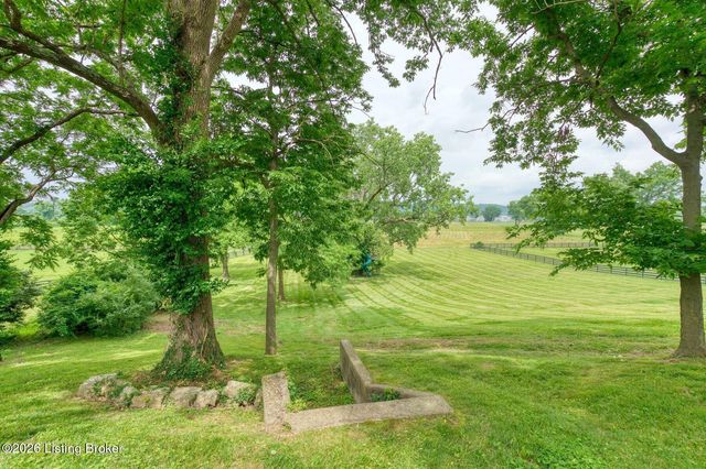 6301 Innisbrook Dr, Prospect, KY 40059