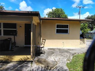 641 NE 37th St, Deerfield Beach, FL 33064