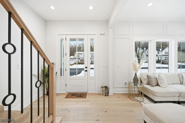 11 Hawthorne Dr, Livingston Twp., NJ 07039