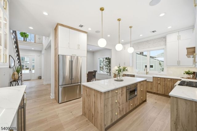 11 Hawthorne Dr, Livingston Twp., NJ 07039