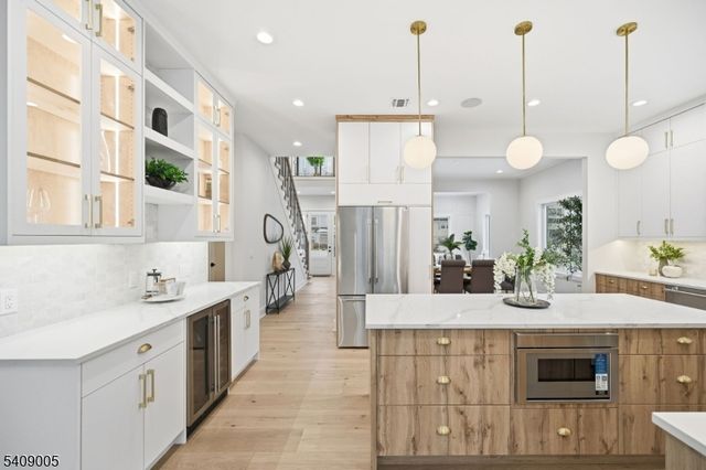 11 Hawthorne Dr, Livingston Twp., NJ 07039