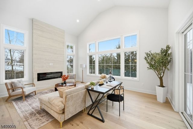 11 Hawthorne Dr, Livingston Twp., NJ 07039