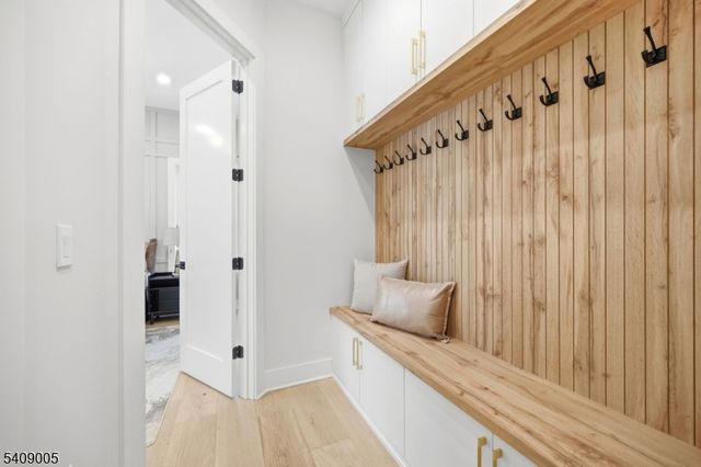 11 Hawthorne Dr, Livingston Twp., NJ 07039