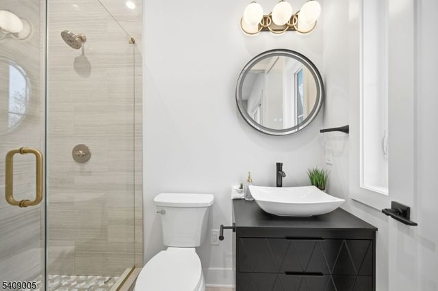 11 Hawthorne Dr, Livingston Twp., NJ 07039