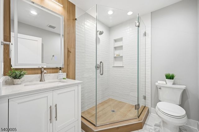 11 Hawthorne Dr, Livingston Twp., NJ 07039