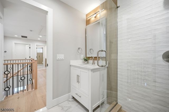 11 Hawthorne Dr, Livingston Twp., NJ 07039