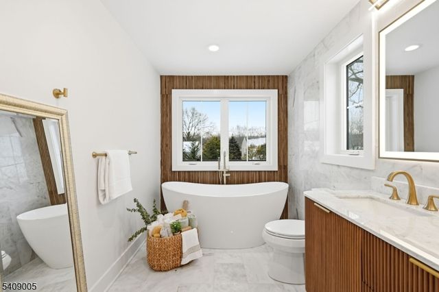 11 Hawthorne Dr, Livingston Twp., NJ 07039