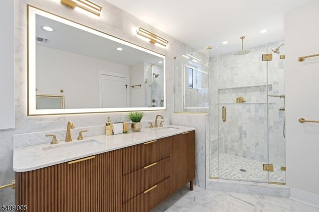 11 Hawthorne Dr, Livingston Twp., NJ 07039