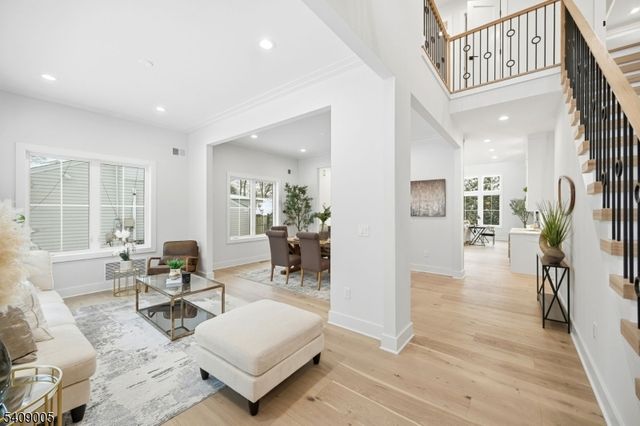 11 Hawthorne Dr, Livingston Twp., NJ 07039