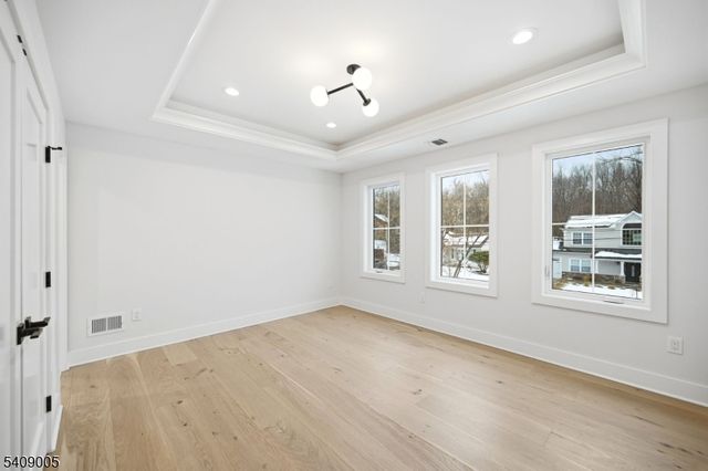 11 Hawthorne Dr, Livingston Twp., NJ 07039