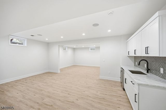 11 Hawthorne Dr, Livingston Twp., NJ 07039