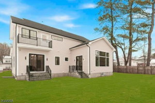 11 Hawthorne Dr, Livingston Twp., NJ 07039