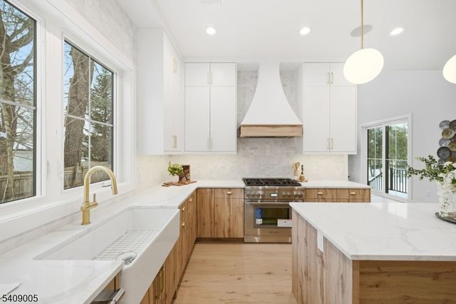 11 Hawthorne Dr, Livingston Twp., NJ 07039