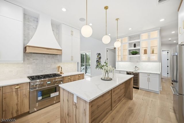 11 Hawthorne Dr, Livingston Twp., NJ 07039