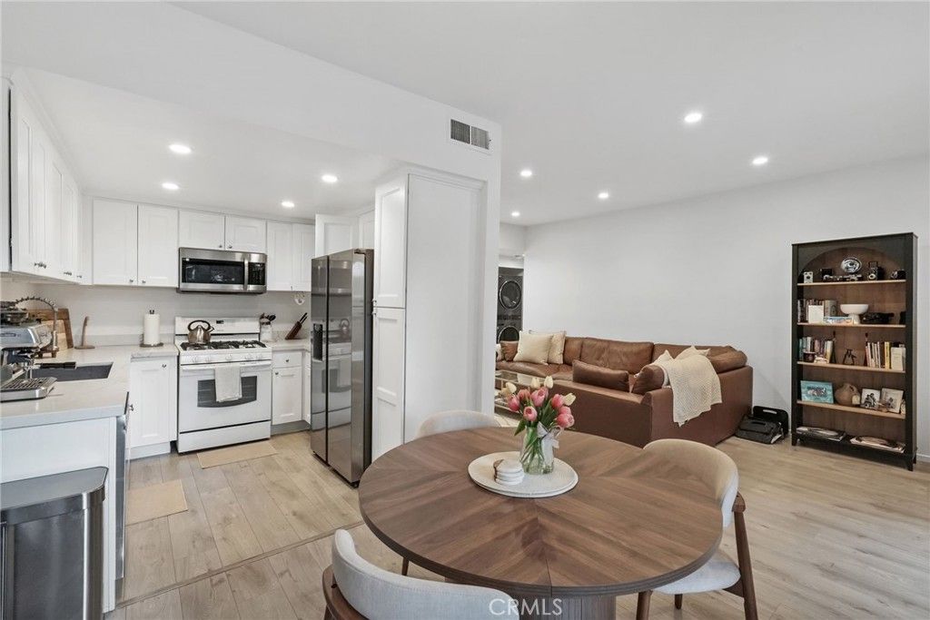 17914 Magnolia Boulevard 135, Encino, CA 91316 — photo 4