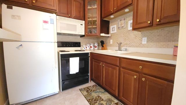 81 Coventry D, West Palm Beach, FL 33417