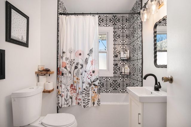 933 Diamond Avenue NE, Grand Rapids, MI 49503