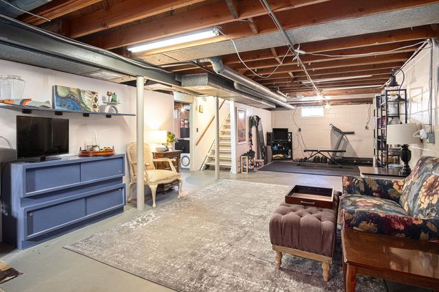 933 Diamond Avenue NE, Grand Rapids, MI 49503