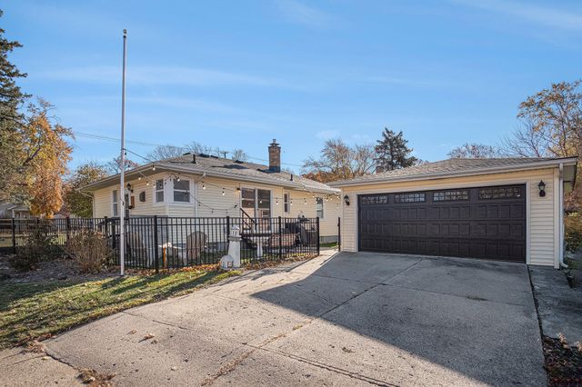 933 Diamond Avenue NE, Grand Rapids, MI 49503