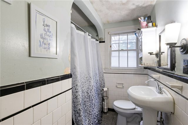 58 Edgemere Road, Pawtucket, RI 02861