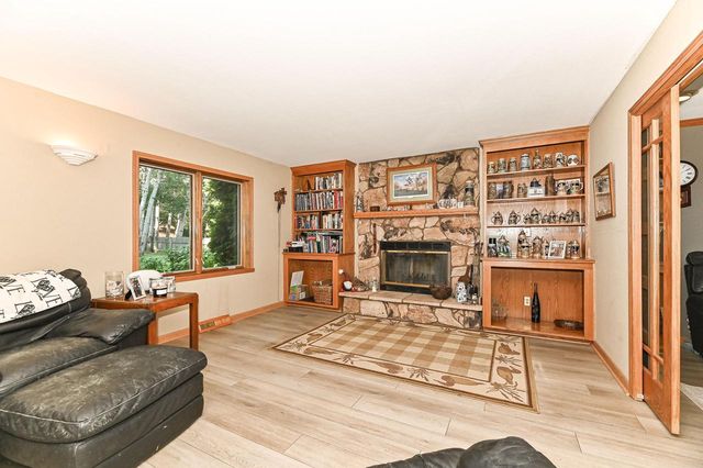 1513 Blakewood COURT, South Milwaukee, WI 53172