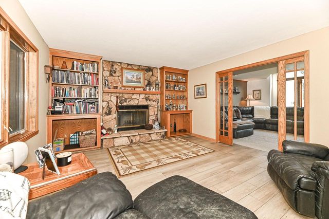 1513 Blakewood COURT, South Milwaukee, WI 53172