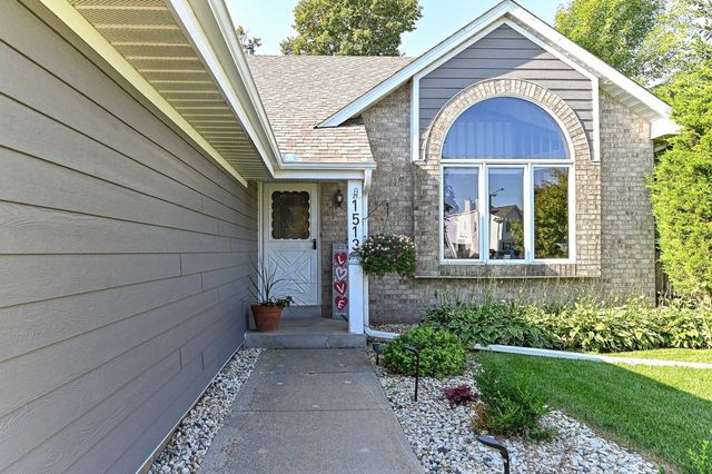 1513 Blakewood COURT, South Milwaukee, WI 53172