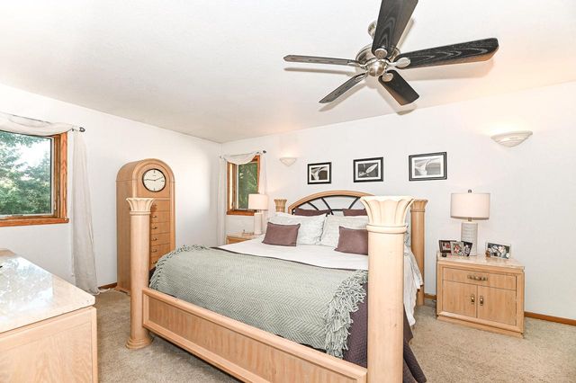 1513 Blakewood COURT, South Milwaukee, WI 53172