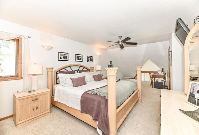 1513 Blakewood COURT, South Milwaukee, WI 53172