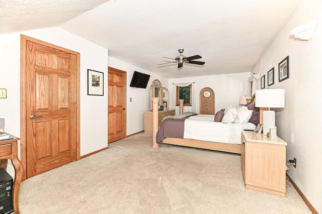 1513 Blakewood COURT, South Milwaukee, WI 53172