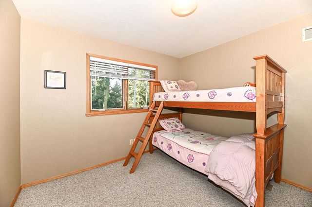 1513 Blakewood COURT, South Milwaukee, WI 53172